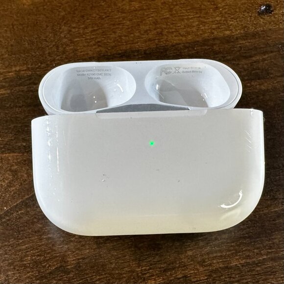 Apple AirPods Pro with Wireless Charging Case - Model MWP22AM/A - STATIC NOISE - Picture 6 of 11